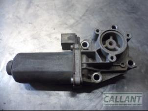 Gebruikte Stelmotor tussenbak Landrover Range Rover IV (LG) 3.0 TDV6 24V Prijs € 121,00 Inclusief btw aangeboden door Garage Callant