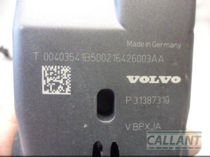 Sensor Remassistent van een Volvo V60 I (FW/GW) 2.0 D2 16V 2016