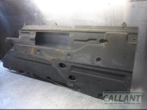 Gebruikte Beschermplaat bodem Jaguar XE 2.0 D E-Performance 16V Prijs € 60,50 Inclusief btw aangeboden door Garage Callant