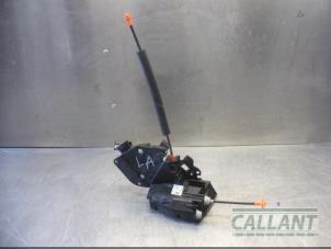 Gebruikte Deurslot Mechaniek 4Deurs links-achter Jaguar XE 2.0d 180 16V Prijs € 78,65 Inclusief btw aangeboden door Garage Callant