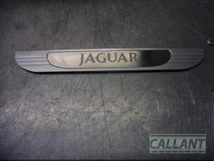 Gebruikte Afdeklijst dorpel links Jaguar S-type (X200) 2.7 TD 24V Euro IV Prijs € 30,25 Inclusief btw aangeboden door Garage Callant