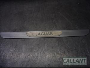 Gebruikte Afdeklijst dorpel links Jaguar S-type (X200) 2.7 TD 24V Euro IV Prijs € 30,25 Inclusief btw aangeboden door Garage Callant