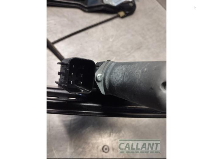 Ruitmechaniek 4Deurs rechts-voor van een Land Rover Range Rover Evoque (LVJ/LVS) 2.0 D 150 16V 2017