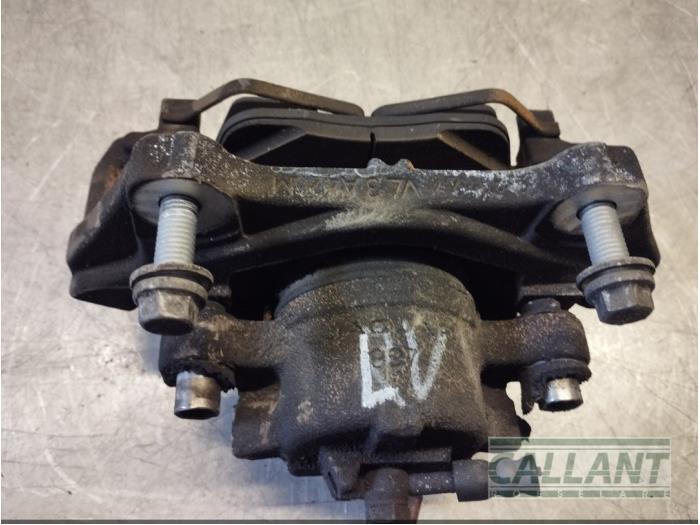 Remklauw (Tang) links-voor van een Land Rover Range Rover Evoque (LVJ/LVS) 2.0 D 150 16V 2017