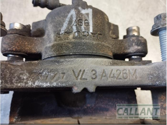 Remklauw (Tang) links-voor van een Land Rover Range Rover Evoque (LVJ/LVS) 2.0 D 150 16V 2017