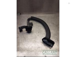 Gebruikte Achterklep Scharnier Volvo S60 II (FS) 2.0 D3 16V Prijs € 30,25 Inclusief btw aangeboden door Garage Callant