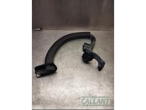 Gebruikte Achterklep Scharnier Volvo S60 II (FS) 2.0 D3 16V Prijs € 30,25 Inclusief btw aangeboden door Garage Callant