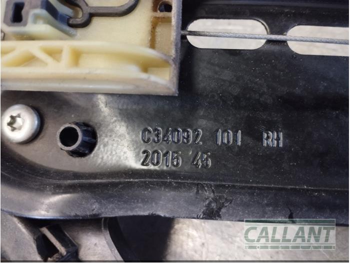 Ruitmechaniek 4Deurs rechts-voor van een Jaguar XE 2.0d 180 16V 2017