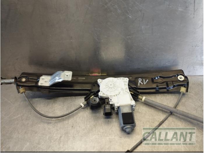 Ruitmechaniek 4Deurs rechts-voor van een Jaguar XE 2.0d 180 16V 2017