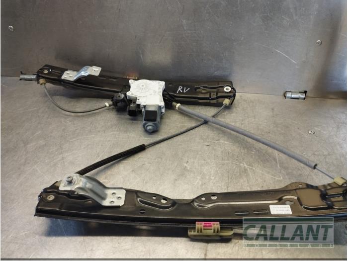 Ruitmechaniek 4Deurs rechts-voor van een Jaguar XE 2.0d 180 16V 2017