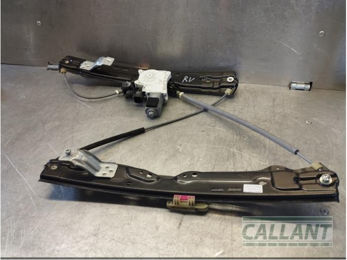 Ruitmechaniek 4Deurs rechts-voor van een Jaguar XE 2.0d 180 16V 2017