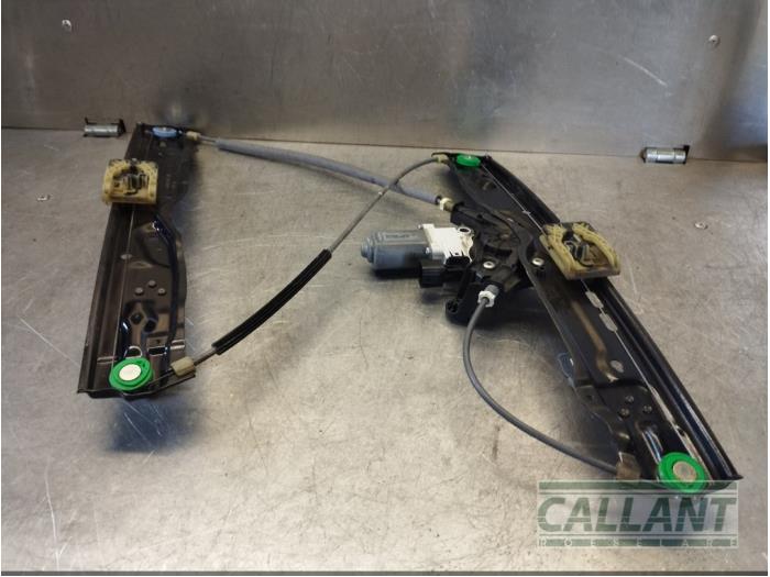 Ruitmechaniek 4Deurs rechts-voor van een Jaguar XE 2.0d 180 16V 2017