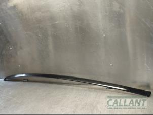 Gebruikte Daklijst links Jaguar XE 2.0d 180 16V Prijs € 90,75 Inclusief btw aangeboden door Garage Callant