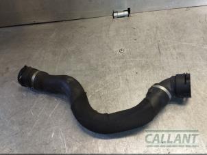 Gebruikte Radiateurslang Jaguar XE 2.0d 180 16V Prijs € 18,15 Inclusief btw aangeboden door Garage Callant
