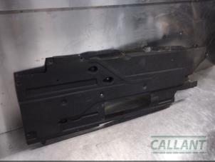 Gebruikte Beschermplaat bodem Jaguar XE 2.0d 180 16V Prijs € 60,50 Inclusief btw aangeboden door Garage Callant