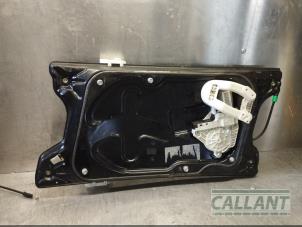 Gebruikte Ruitmechaniek 4Deurs links-voor Landrover Discovery IV (LAS) 3.0 TD V6 24V Prijs € 90,75 Inclusief btw aangeboden door Garage Callant