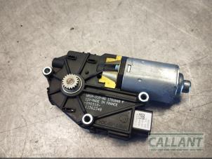 Gebruikte Schuifdak Motor Jaguar XF (CC9) 3.0 D V6 24V Prijs € 121,00 Inclusief btw aangeboden door Garage Callant