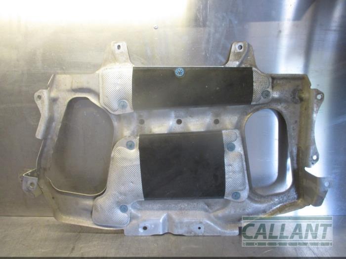 Gebruikte Bodem beschermplaat Landrover Range Rover Sport (LW) 3.0 TDV6 Prijs € 121,00 Inclusief btw aangeboden door Garage Callant