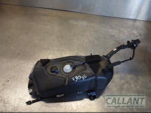 Gebruikte Adblue tank Jaguar XE 2.0d 180 16V Prijs € 242,00 Inclusief btw aangeboden door Garage Callant