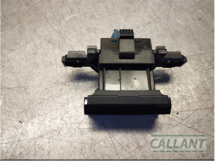 Gebruikte Handrem schakelaar Citroen C4 Picasso (3D/3E) 1.2 12V PureTech 130 Prijs € 24,20 Inclusief btw aangeboden door Garage Callant