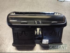 Gebruikte Luchtrooster Dashboard Jaguar XE 2.0d 180 16V Prijs € 60,50 Inclusief btw aangeboden door Garage Callant