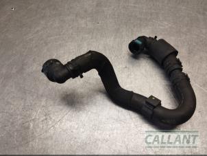 Gebruikte Waterpijp Jaguar XE 2.0d 180 16V Prijs € 24,20 Inclusief btw aangeboden door Garage Callant