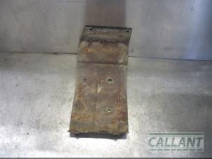 Gebruikte Brandstoftank beugel Landrover Defender I 2.5 TD5 Prijs € 60,50 Inclusief btw aangeboden door Garage Callant