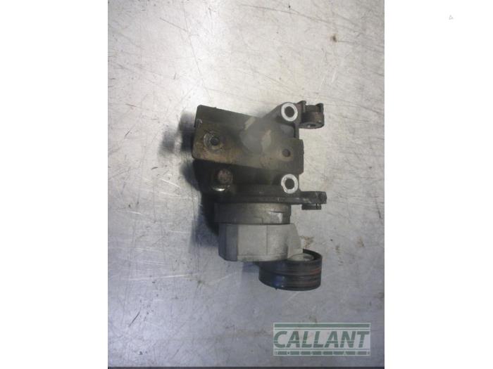 Gebruikte Spanner multiriem Landrover Defender I 2.5 TD5 Prijs € 30,25 Inclusief btw aangeboden door Garage Callant