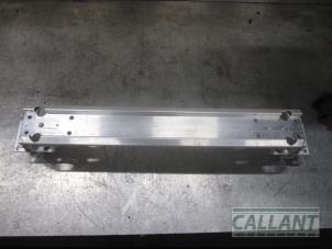 Gebruikte Bumperframe achter Landrover Defender II Prijs € 211,75 Inclusief btw aangeboden door Garage Callant