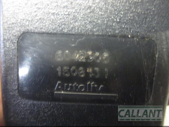 Veiligheidsgordel Insteek links-achter van een Dacia Duster (HS) 1.5 dCi 2015