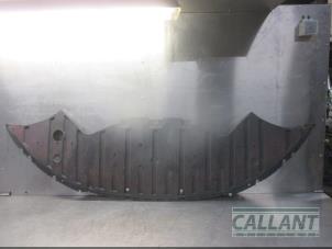 Gebruikte Bumper onderplaat Jaguar XE 2.0 D E-Performance 16V Prijs € 60,50 Inclusief btw aangeboden door Garage Callant