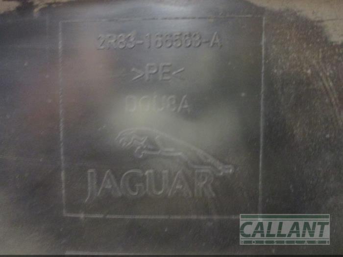 Modderkuip van een Jaguar S-type (X200) 2.5 V6 24V 2002