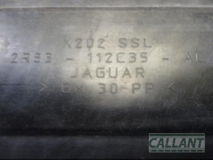 Bodem beschermplaat van een Jaguar S-type (X200) 2.5 V6 24V 2002