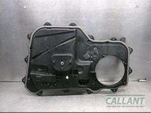 Gebruikte Deurbeschermer 4deurs links-voor Landrover Range Rover IV (LG) 4.4 SDV8 32V Prijs € 18,15 Inclusief btw aangeboden door Garage Callant