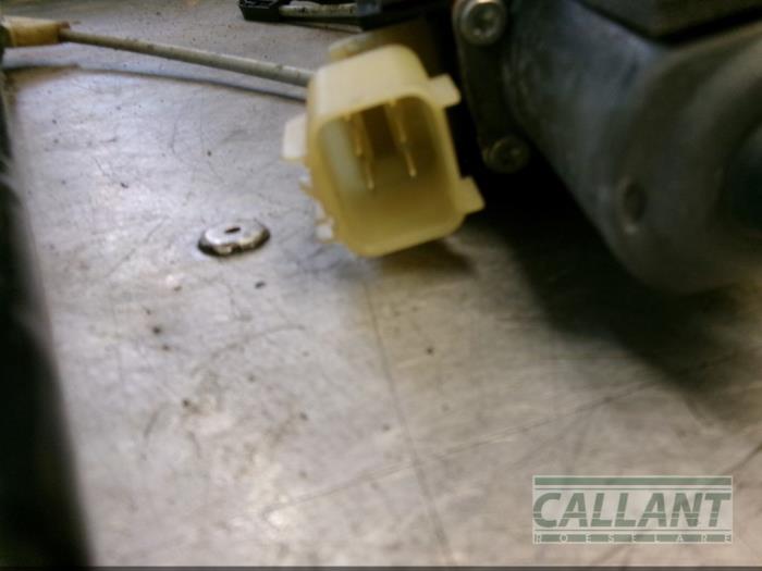 Ruitmechaniek 4Deurs rechts-achter van een Land Rover Range Rover IV (LG) 4.4 SDV8 32V 2014