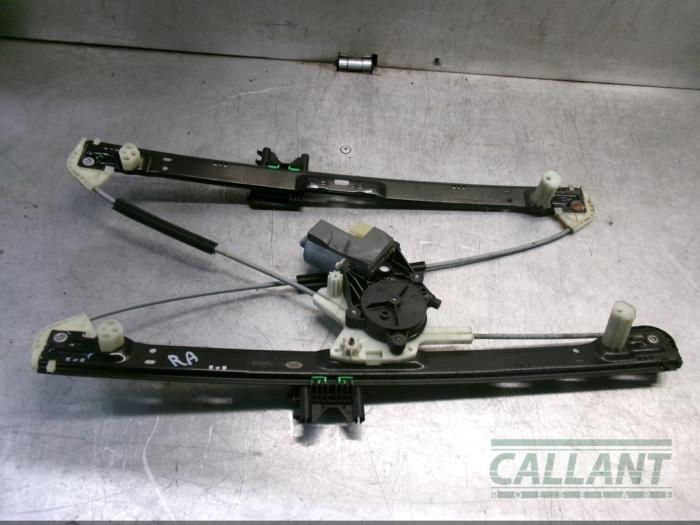 Ruitmechaniek 4Deurs rechts-achter van een Land Rover Range Rover IV (LG) 4.4 SDV8 32V 2014