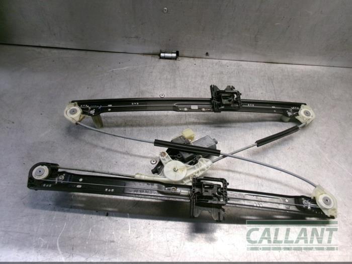 Ruitmechaniek 4Deurs rechts-achter van een Land Rover Range Rover IV (LG) 4.4 SDV8 32V 2014