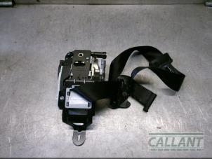 Gebruikte Veiligheidsgordel links-voor Landrover Range Rover IV (LG) 4.4 SDV8 32V Prijs € 90,75 Inclusief btw aangeboden door Garage Callant