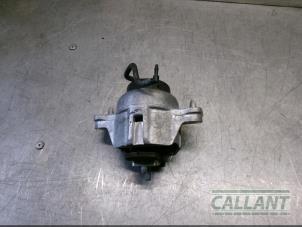 Gebruikte Motorrubber Jaguar XE 2.0 200 Turbo 16V Prijs € 90,75 Inclusief btw aangeboden door Garage Callant