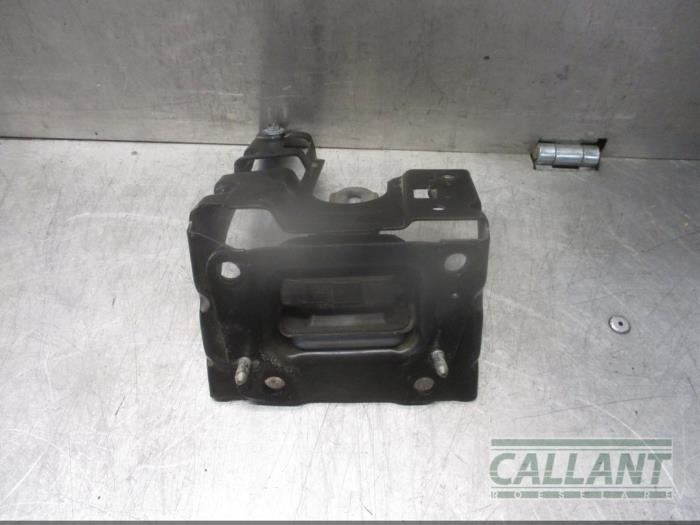 Gebruikte Motorrubber Peugeot 2008 (CU) 1.6 Blue HDi 100 Prijs € 30,25 Inclusief btw aangeboden door Garage Callant