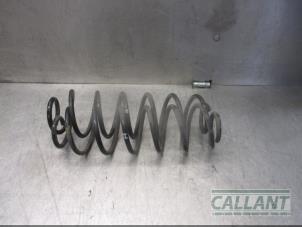 Gebruikte Schroefveer achter Peugeot 2008 (CU) 1.6 Blue HDi 100 Prijs € 30,25 Inclusief btw aangeboden door Garage Callant