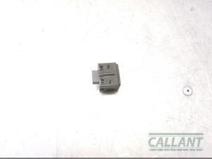 Gebruikte Schakelaar achterklep Landrover Range Rover Velar (LY) 2.0 D240 AWD Prijs € 18,15 Inclusief btw aangeboden door Garage Callant