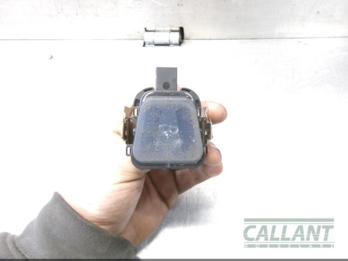 Regensensor van een Land Rover Range Rover Velar (LY) 2.0 D240 AWD 2021