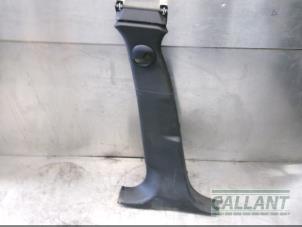 Gebruikte Stijlbekleding midden-links Landrover Range Rover Velar (LY) 2.0 D240 AWD Prijs € 90,75 Inclusief btw aangeboden door Garage Callant