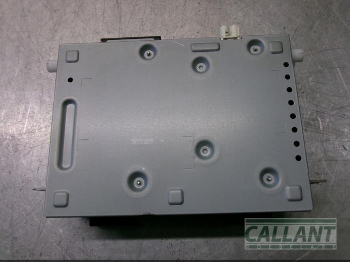 Radio module van een Land Rover Discovery Sport (LC) 2.0 TD4 180 16V 2017