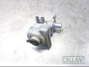 Gebruikte Hoofdremcilinder Landrover Range Rover IV (LG) 4.4 SDV8 32V Prijs € 102,85 Inclusief btw aangeboden door Garage Callant