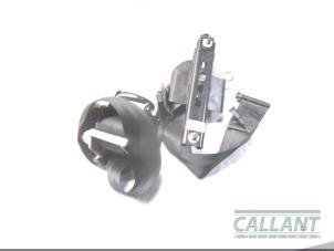 Gebruikte Veiligheidsgordel links-voor Landrover Range Rover IV (LG) 4.4 SDV8 32V Prijs € 90,75 Inclusief btw aangeboden door Garage Callant