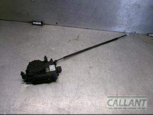 Gebruikte Sluithulpmotor portier rechts-voor Landrover Range Rover IV (LG) 4.4 SDV8 32V Prijs € 60,50 Inclusief btw aangeboden door Garage Callant