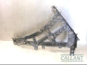 Gebruikte Bumpersteun links-achter Jaguar F-Pace 2.0 D 180 16V AWD Prijs € 18,15 Inclusief btw aangeboden door Garage Callant