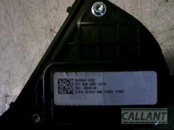 Gaspedaal van een Jaguar F-Pace 2.0 D 180 16V AWD 2018